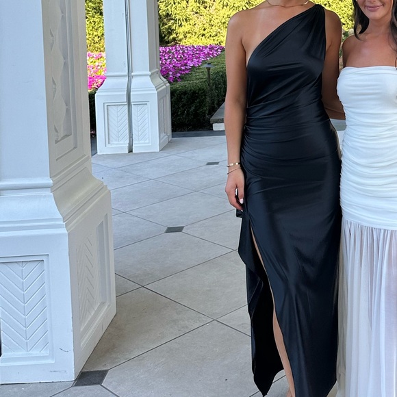 BLACK one shoulder slit gown - Picture 3 of 3